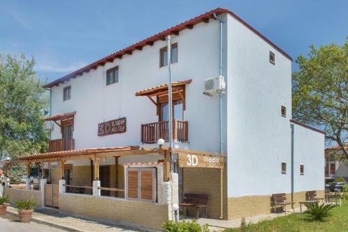 Hostal 3d Iliadis Suites