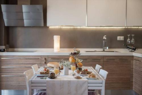 Ioanna Bayview Luxury Apartment
