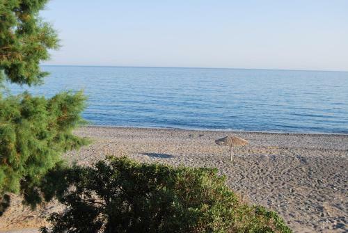 Hatzidakis Beach Retreat