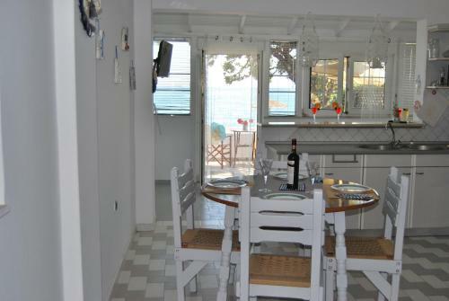 Hatzidakis Beach Retreat