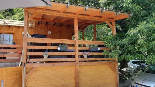 Onix- Kis-t� Apartman Orf?