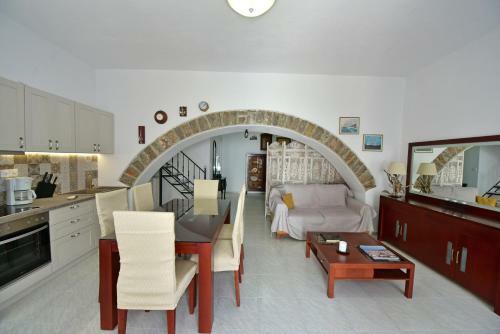 Arco I/ Downtown Rustic Apartment/4 Min From Port