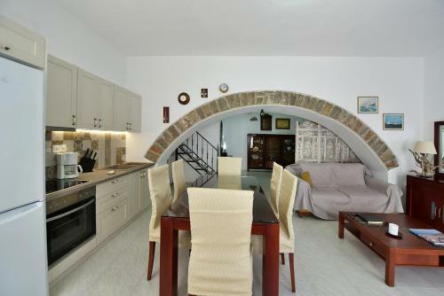 Arco I/ Downtown Rustic Apartment/4 Min From Port
