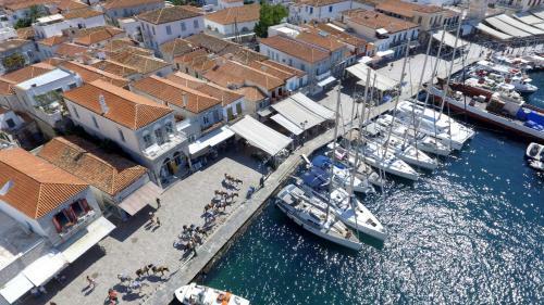Hydra Port Apartments-serenity