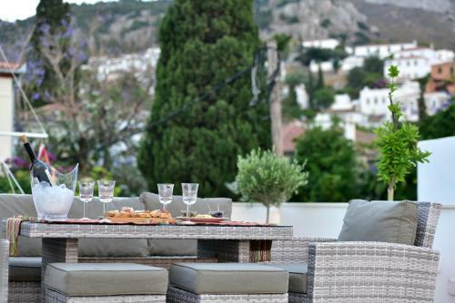 Agate Hydra Luxury Apartment