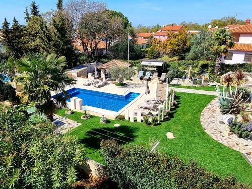 Apartment Villa Engel With Pool
