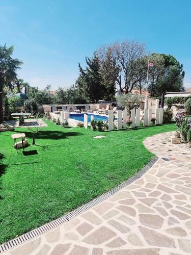 Apartment Villa Engel With Pool