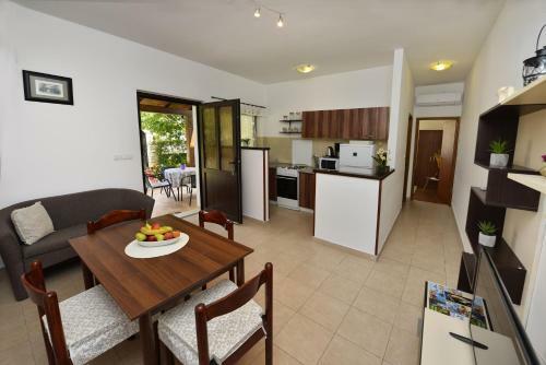 Apartmani Irena Arvaj