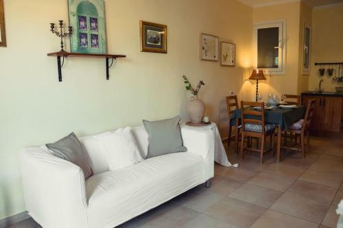 Apartamento Sofia's Apt - Just 30 Meters From Ipsos Beach