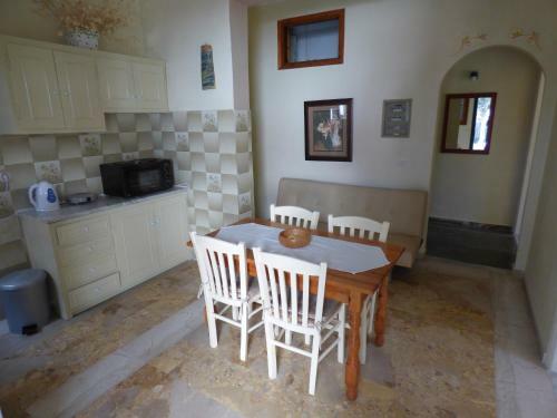 Ipsos Marias Apartments