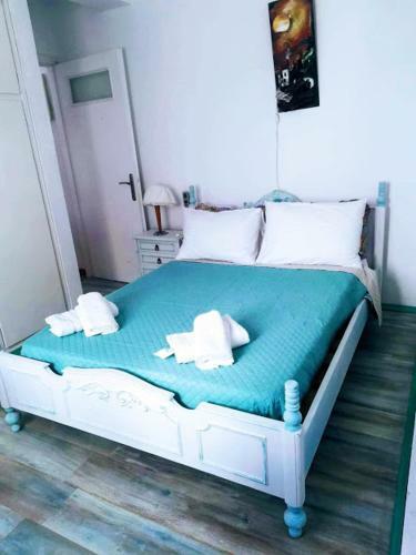 Yacht Front Apartment (No 1)