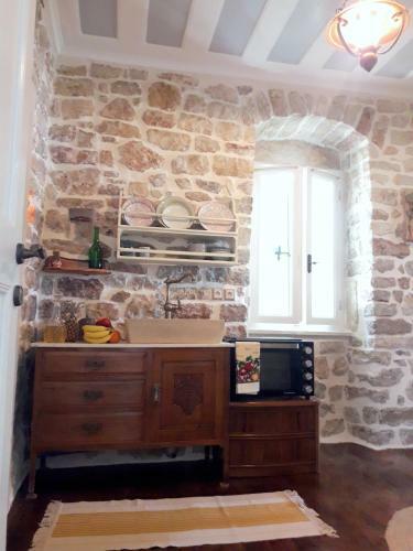 1836 Traditional House