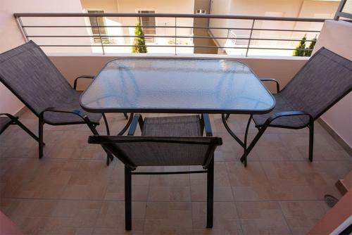 V Luxury Apartment 3