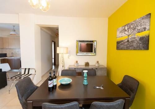 V Luxury Apartment 1