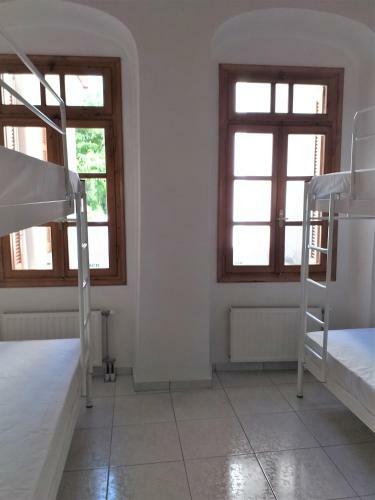 Albergue Backpackers And Travelers