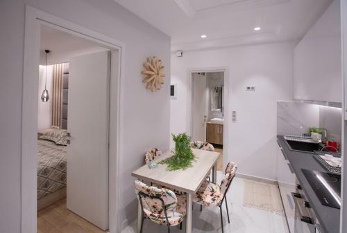 Central Apartment Marianthe