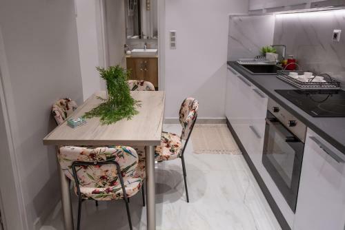 Central Apartment Marianthe