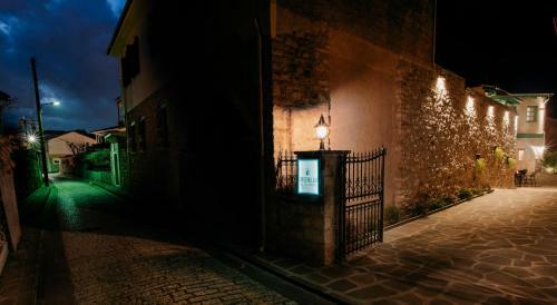 Hostal Castrello Old Town Hospitality