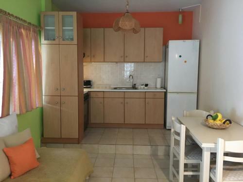 Iliochari Sea View Apartments Oropos - Kalamos