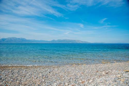 Iliochari Sea View Apartments Oropos - Kalamos