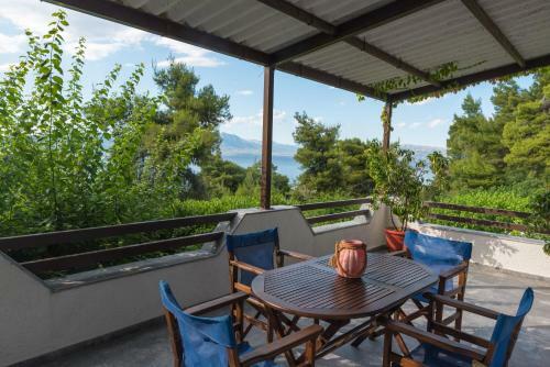Iliochari Sea View Apartments Oropos - Kalamos
