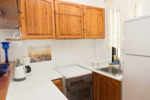 Iliochari Sea View Apartments Oropos - Kalamos
