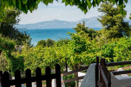 Iliochari Sea View Apartments Oropos - Kalamos