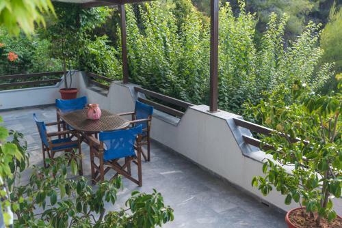 Iliochari Sea View Apartments Oropos - Kalamos