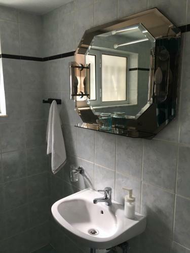 Iliochari Sea View Apartments Oropos - Kalamos