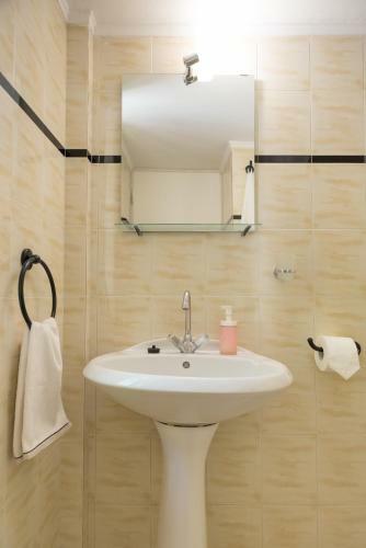 Iliochari Sea View Apartments Oropos - Kalamos