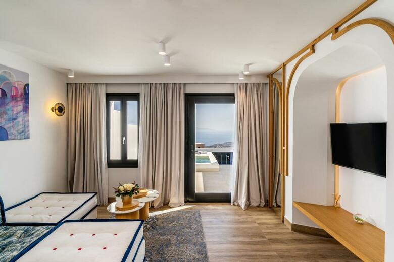 Hotel Cresanto Luxury Suites