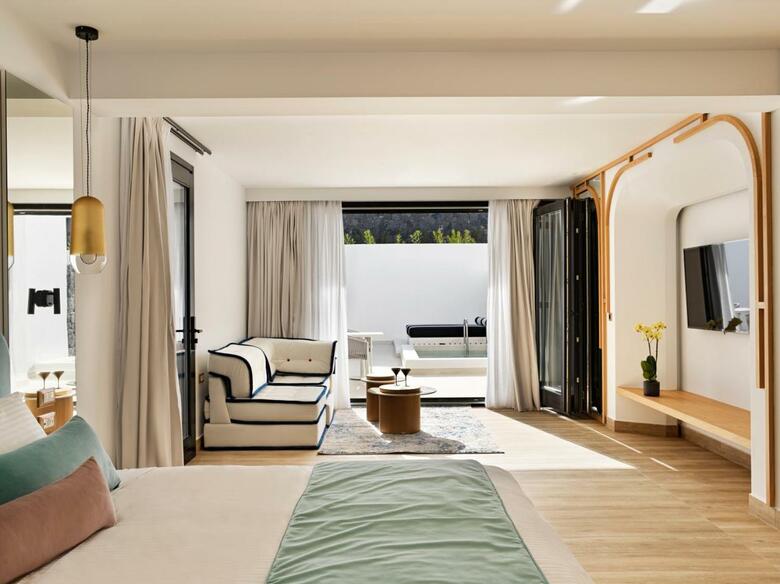 Hotel Cresanto Luxury Suites