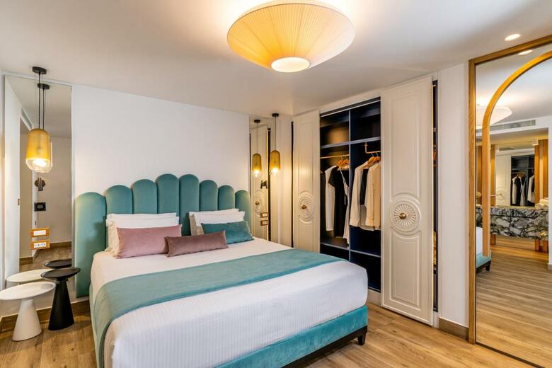 Hotel Cresanto Luxury Suites