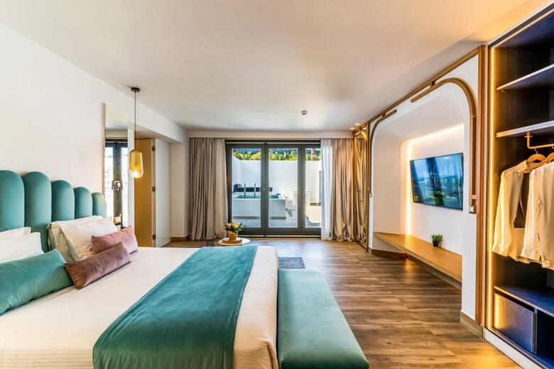 Hotel Cresanto Luxury Suites