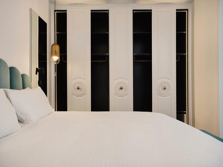 Hotel Cresanto Luxury Suites