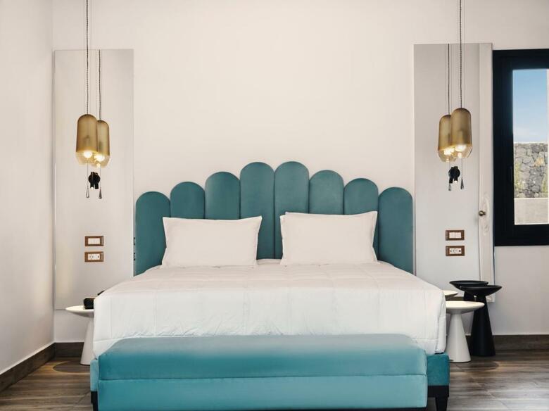 Hotel Cresanto Luxury Suites