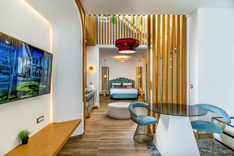 Hotel Cresanto Luxury Suites