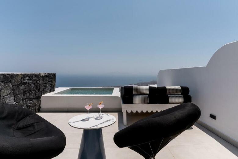 Hotel Cresanto Luxury Suites