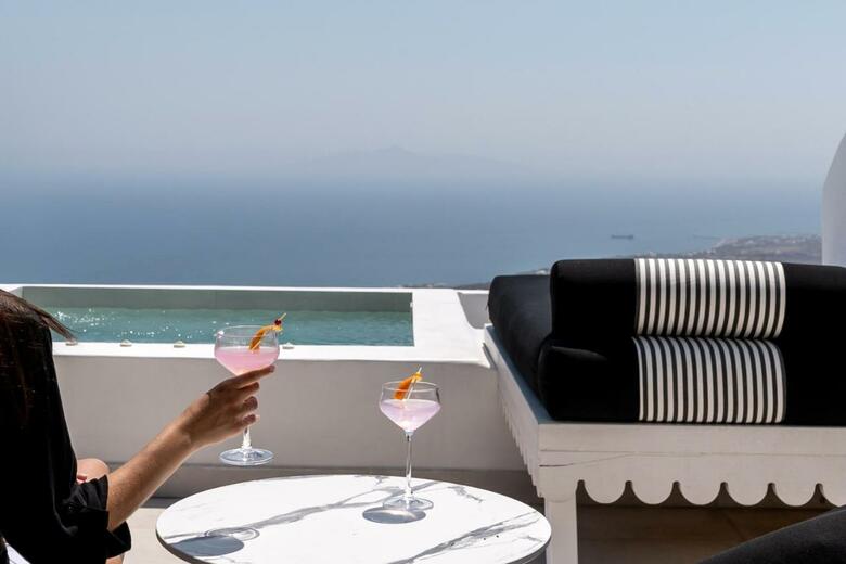Hotel Cresanto Luxury Suites