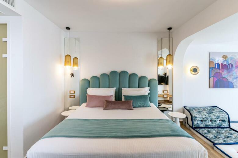 Hotel Cresanto Luxury Suites