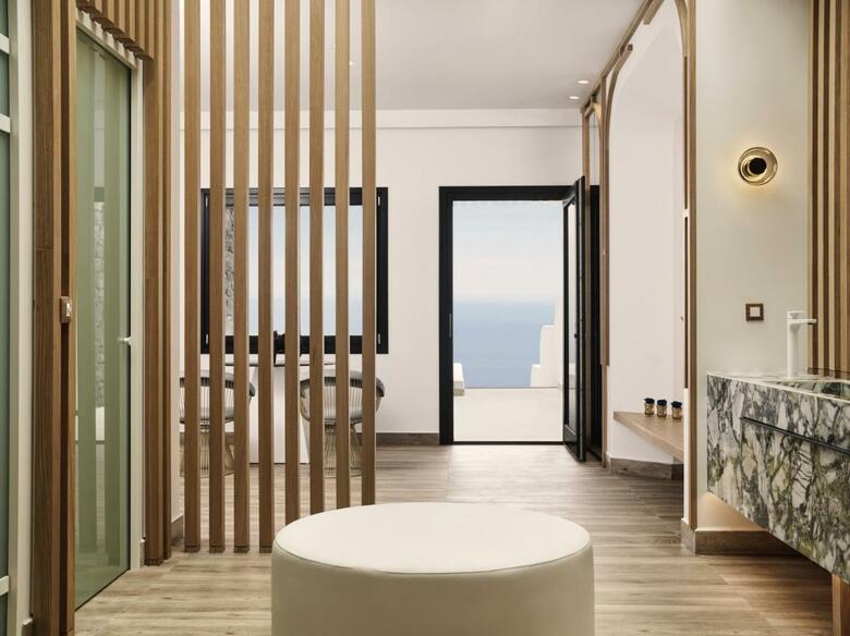 Hotel Cresanto Luxury Suites