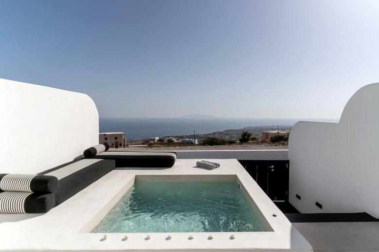 Hotel Cresanto Luxury Suites
