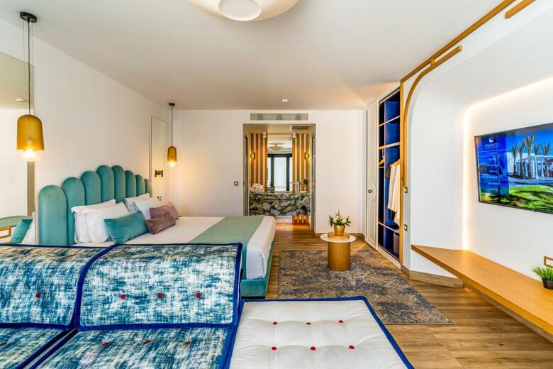Hotel Cresanto Luxury Suites