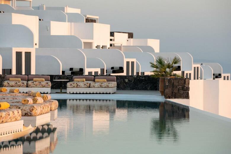 Hotel Cresanto Luxury Suites