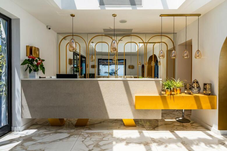 Hotel Cresanto Luxury Suites