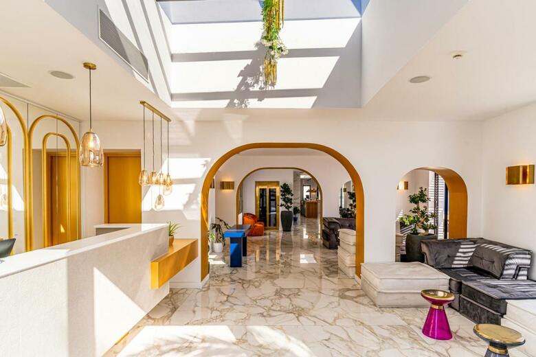 Hotel Cresanto Luxury Suites