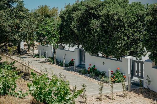 White Utopia Apartments And Maisonettes