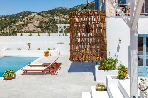 Villa In Kalamitsi With An Incredible View
