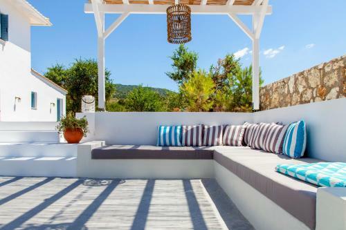 Villa In Kalamitsi With An Incredible View