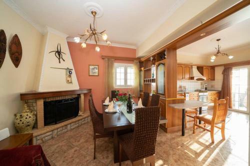 Dimitris Luxury Apartment
